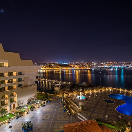 Grand Hotel Excelsior Floriana Exterior foto The Nile River at night