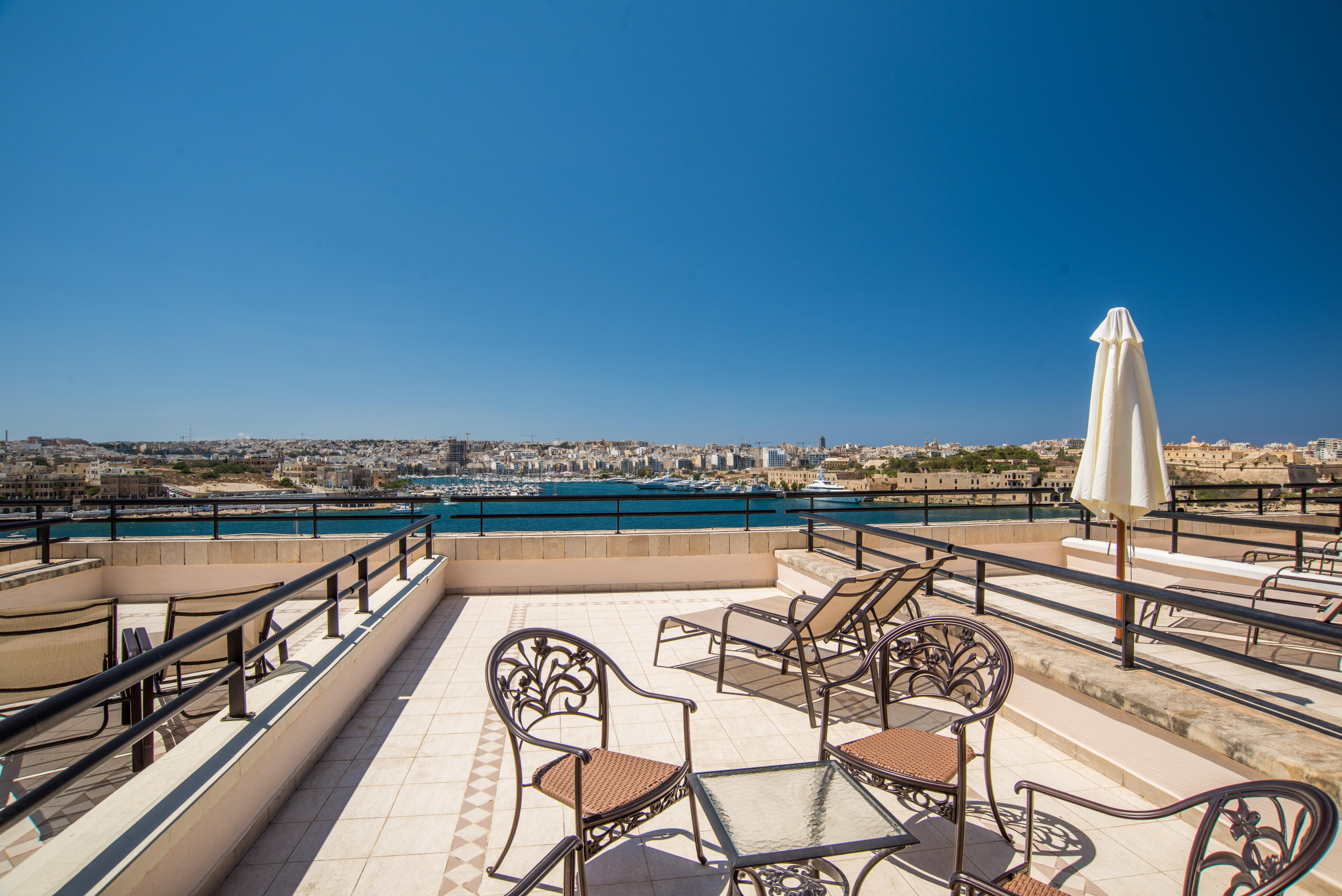 Grand Hotel Excelsior Floriana Exterior foto View from the roof terrace
