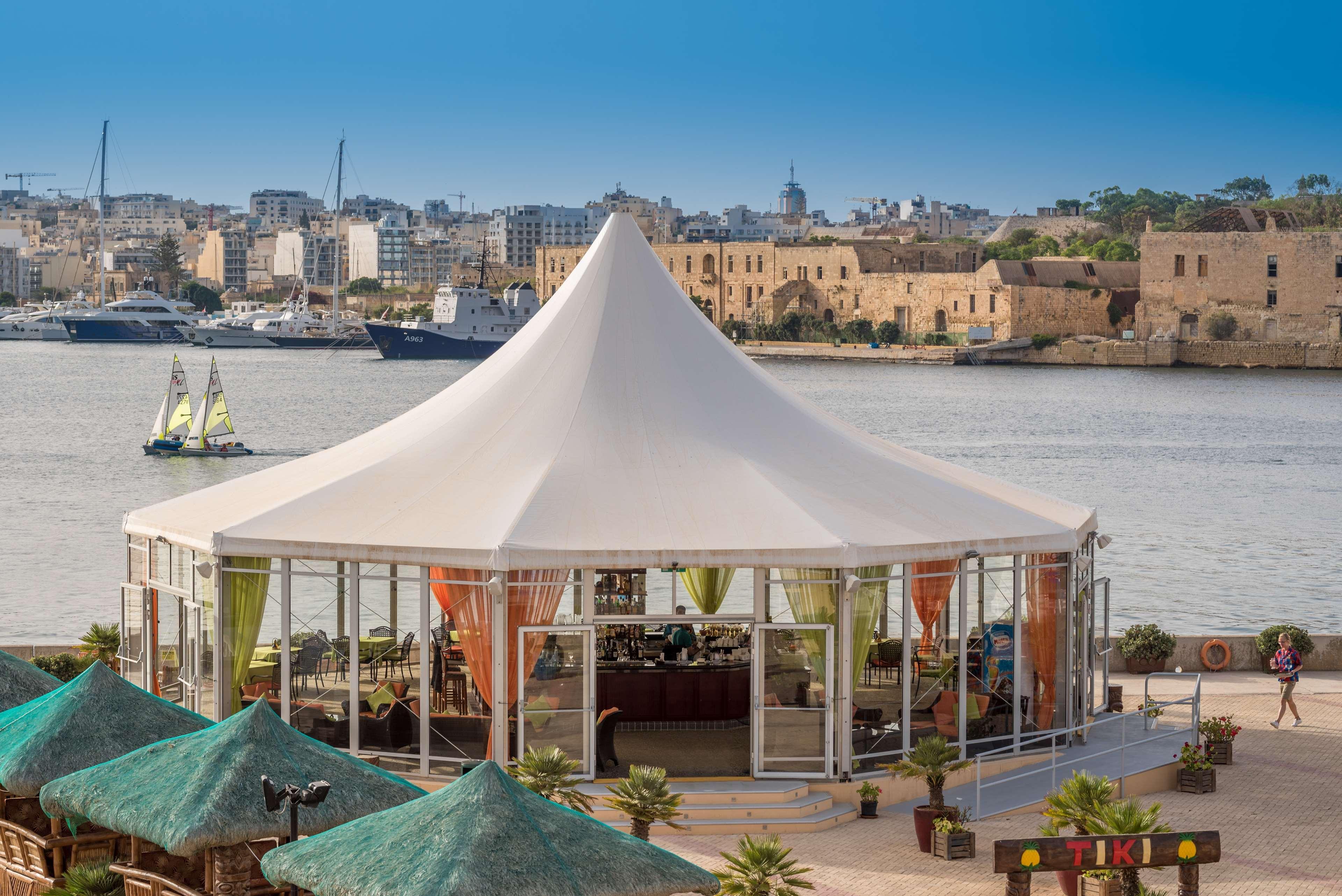 Grand Hotel Excelsior Floriana Exterior foto The Phoenicia Bar