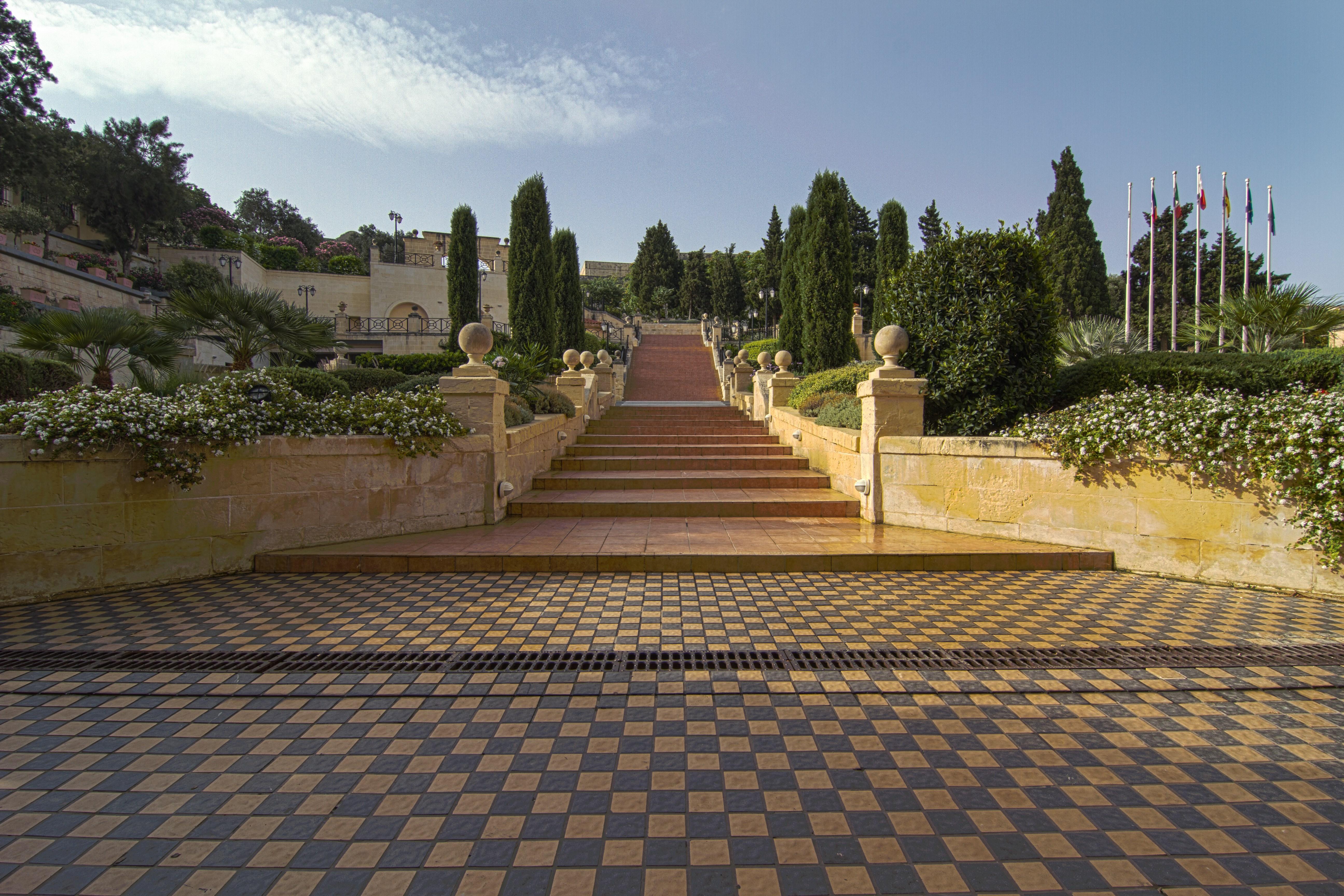 Grand Hotel Excelsior Floriana Exterior foto The gardens of the hotel