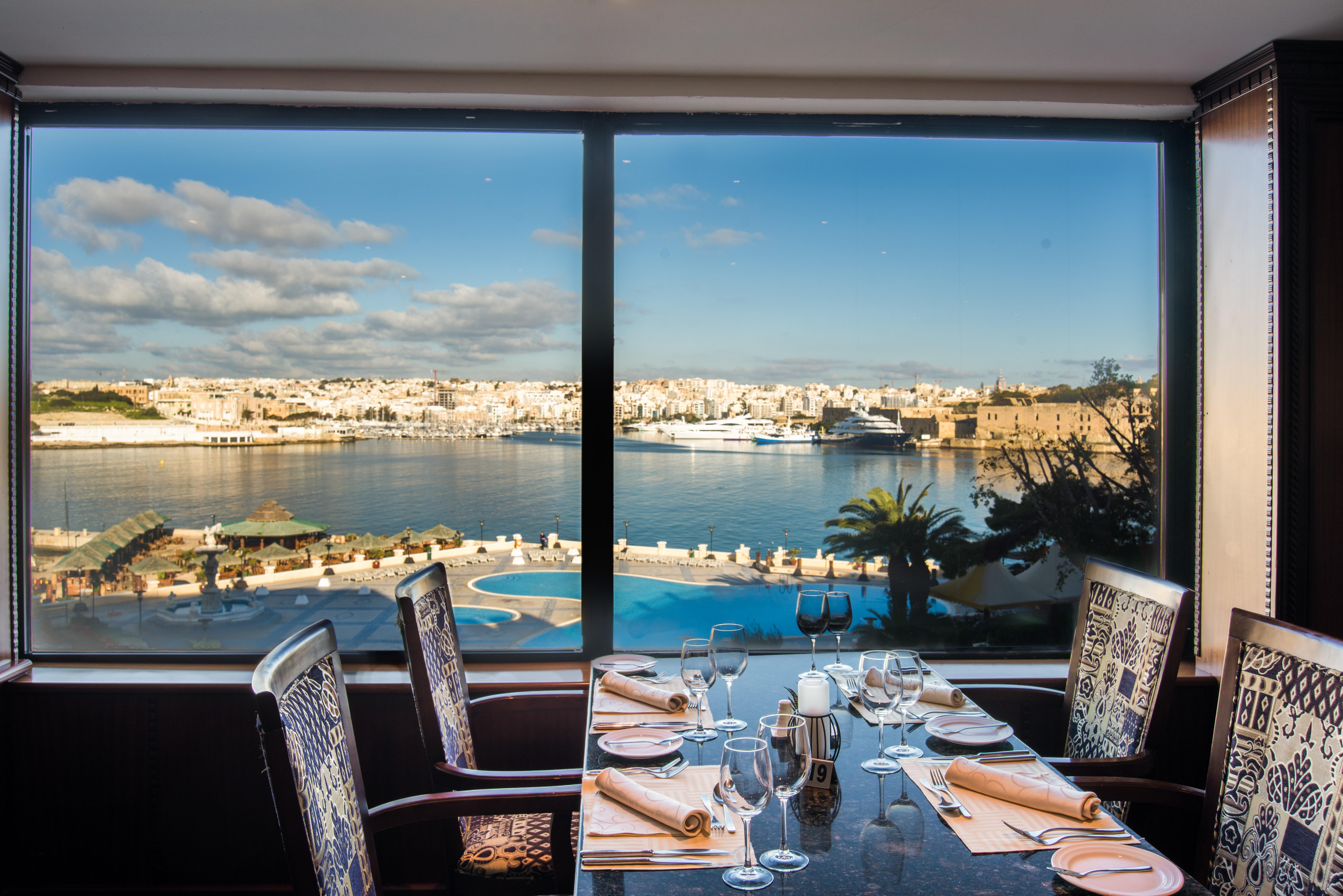 Grand Hotel Excelsior Floriana Exterior foto View from the restaurant