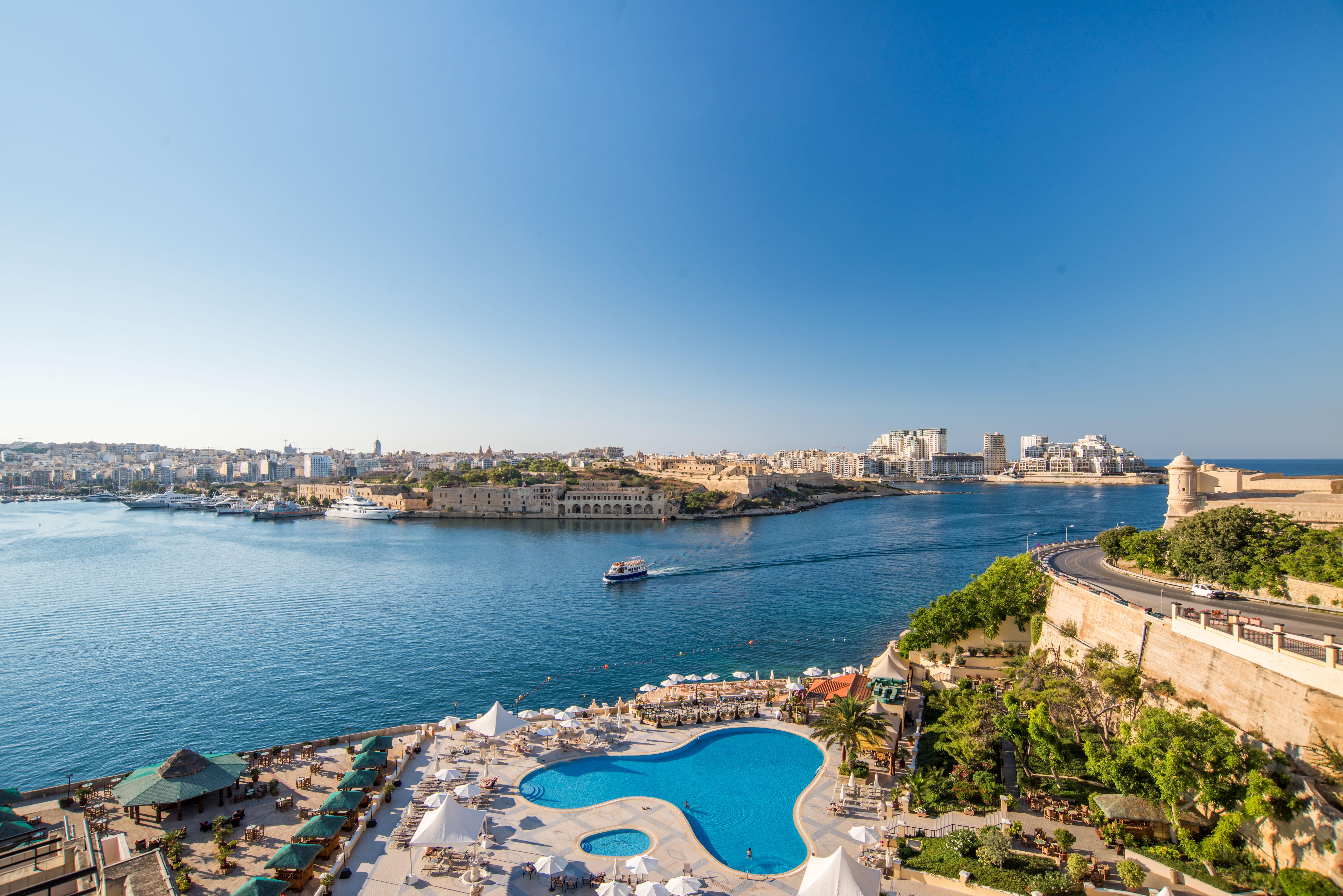 Grand Hotel Excelsior Floriana Exterior foto View of Valletta from Fort St Lucian
