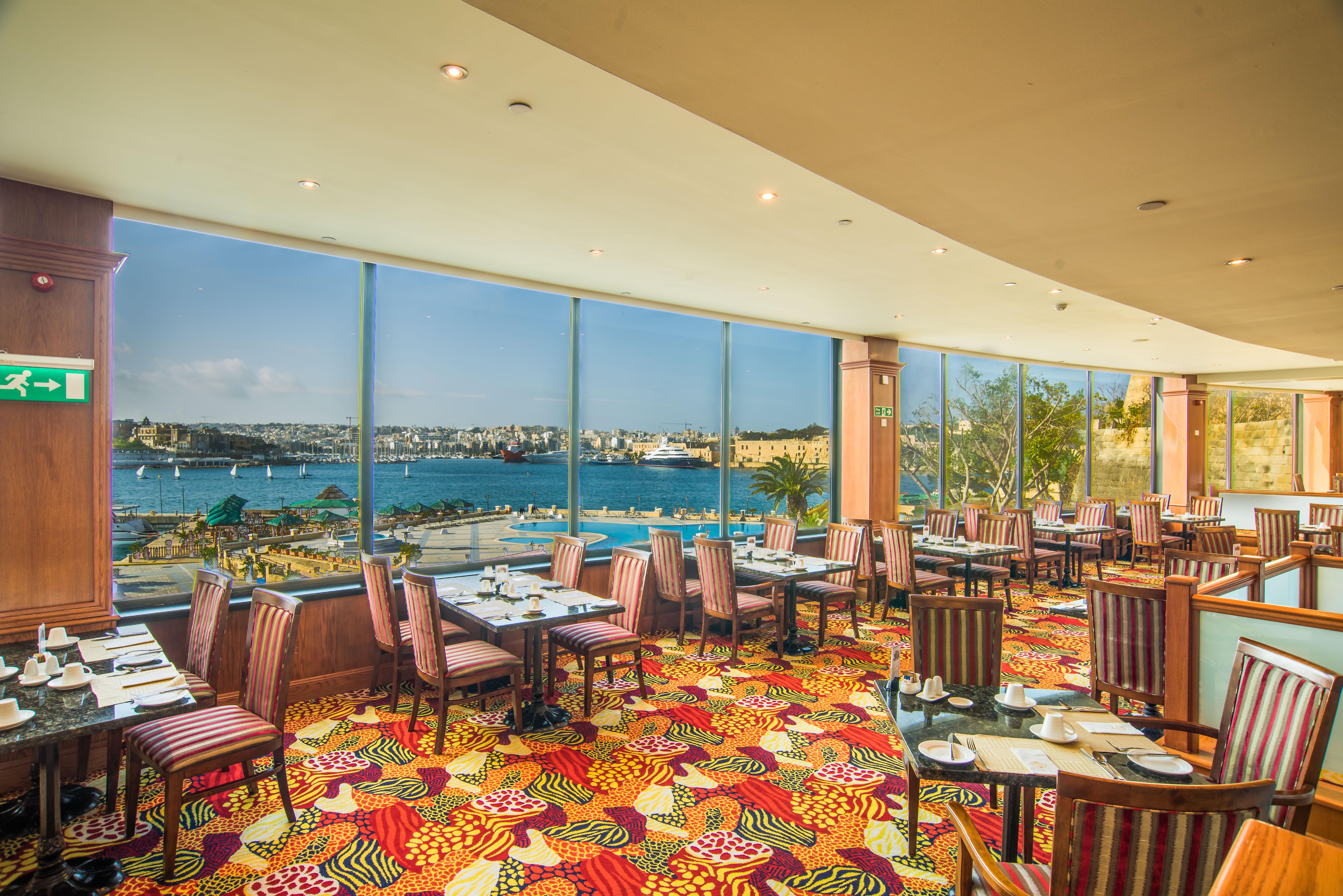 Grand Hotel Excelsior Floriana Exterior foto The restaurant at the Sheraton San Diego Hotel