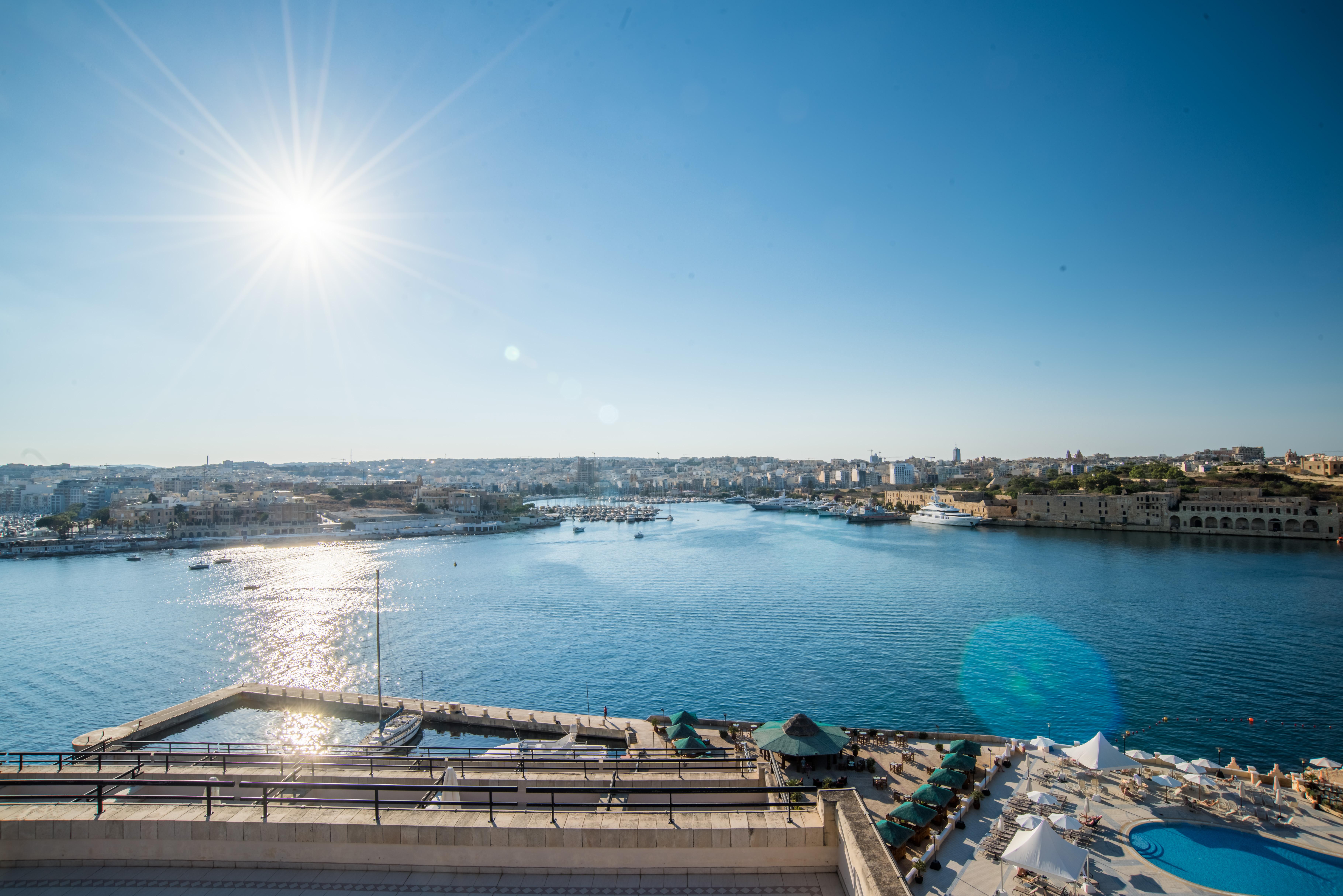 Grand Hotel Excelsior Floriana Exterior foto View of St Paul's Bay