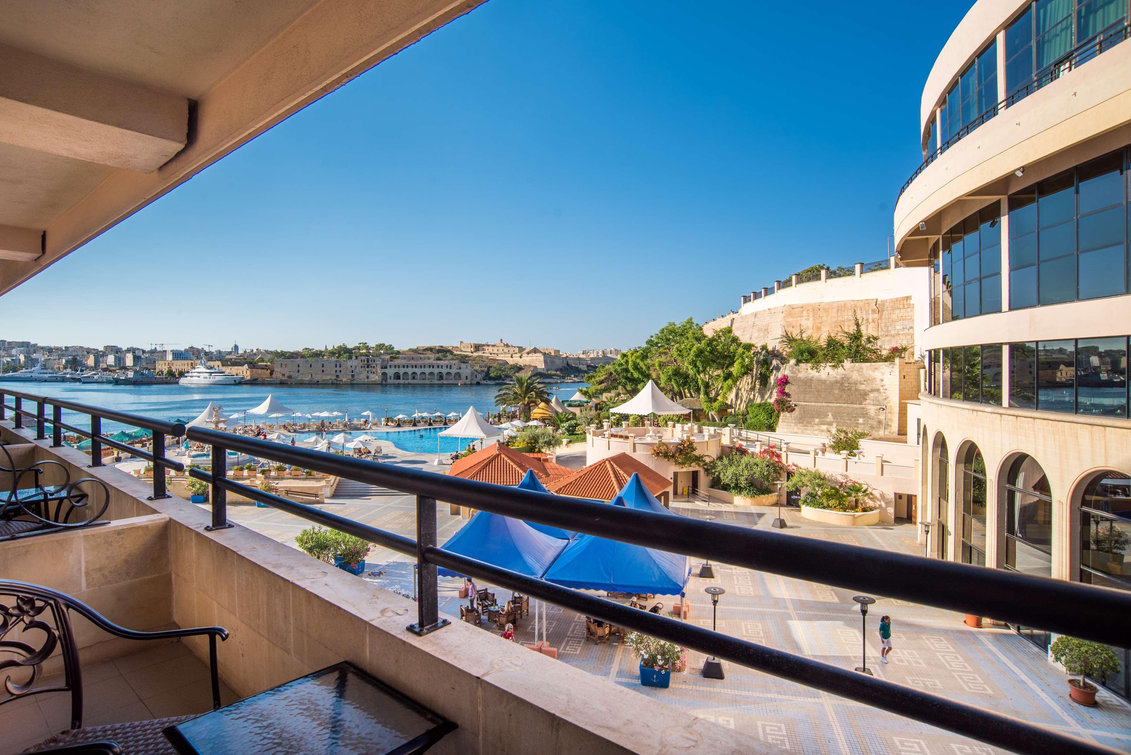 Grand Hotel Excelsior Floriana Exterior foto View of the bay from the hotel