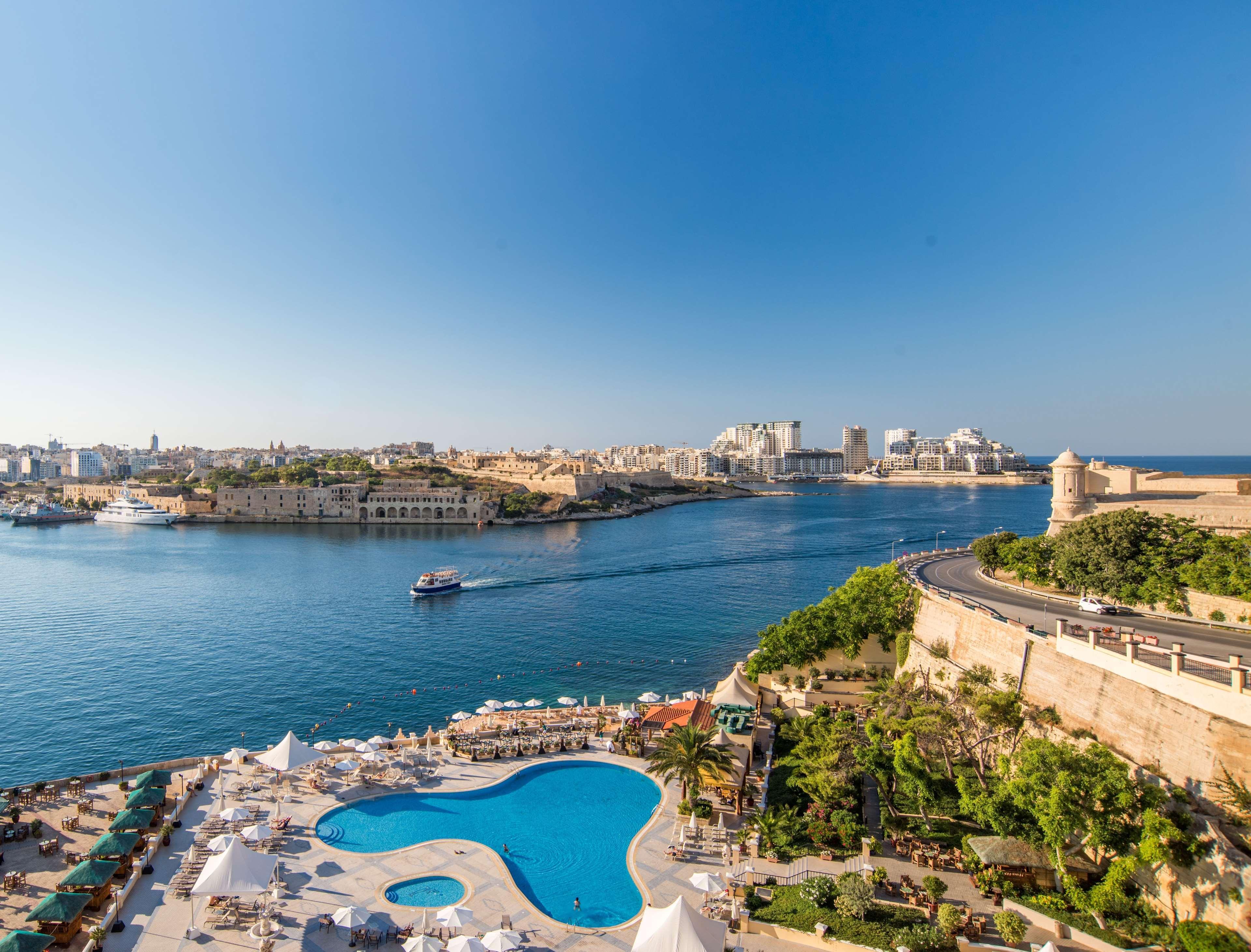 Grand Hotel Excelsior Floriana Exterior foto View of Valletta
