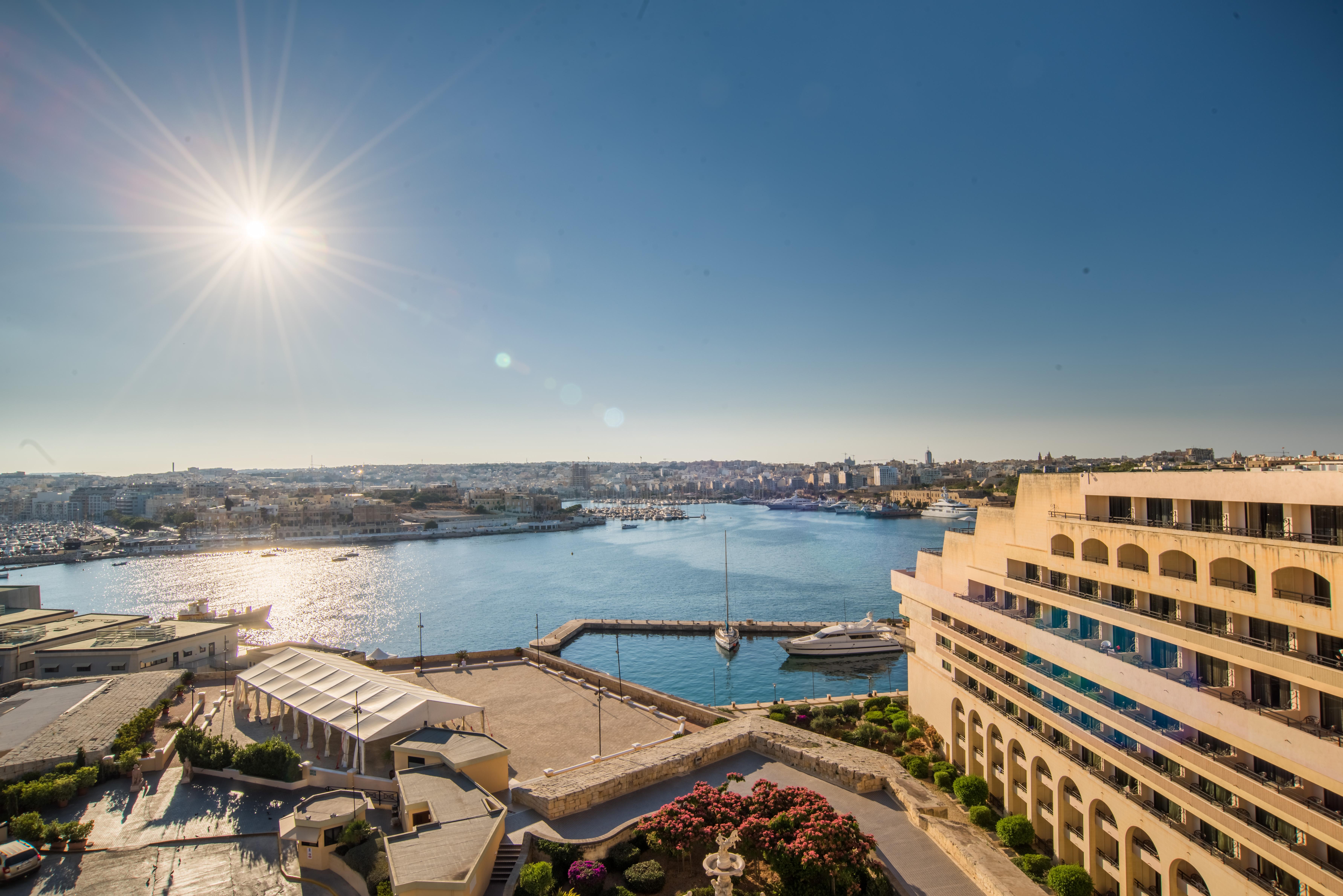 Grand Hotel Excelsior Floriana Exterior foto View of the bay