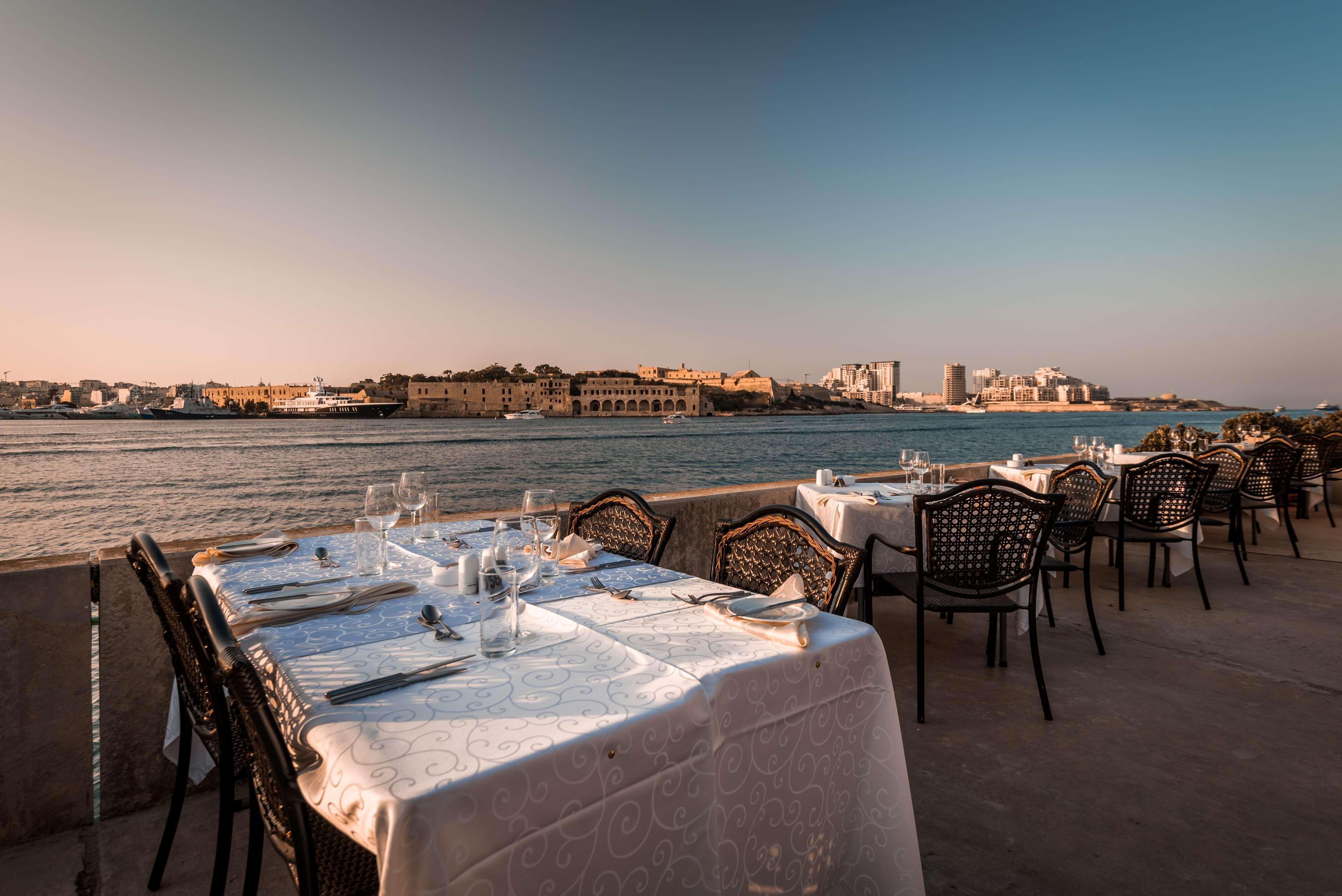 Grand Hotel Excelsior Floriana Exterior foto View of Valletta from the Fort St Lucian