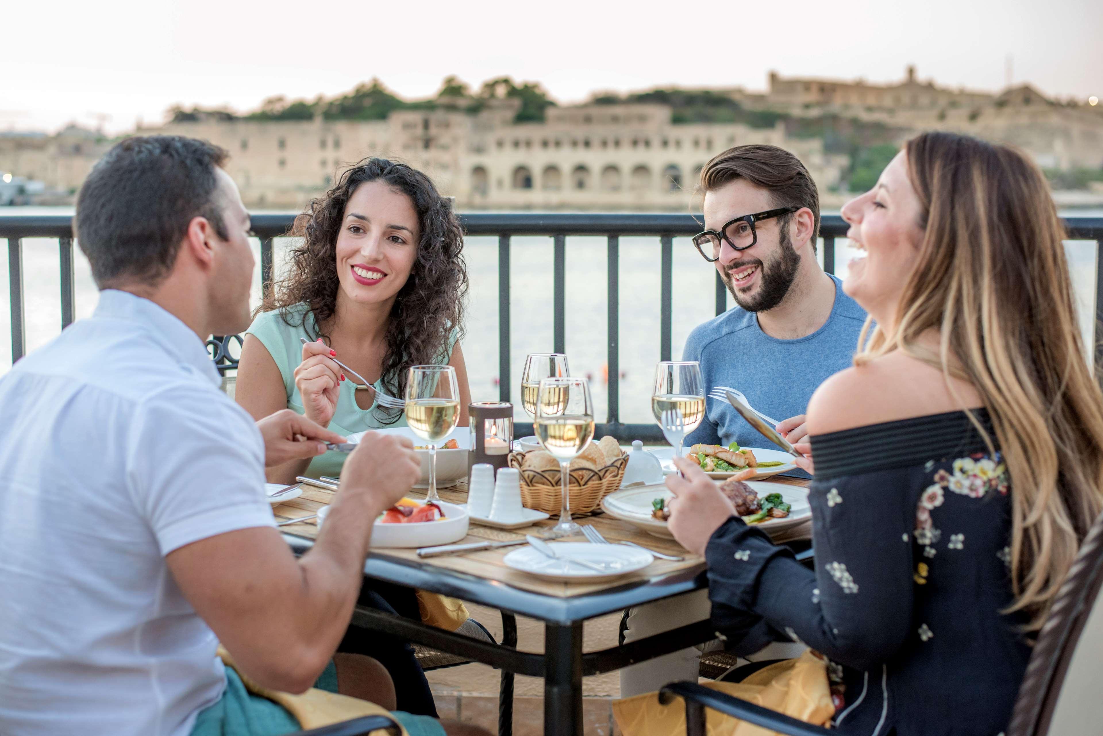Grand Hotel Excelsior Floriana Exterior foto A group of friends dining together