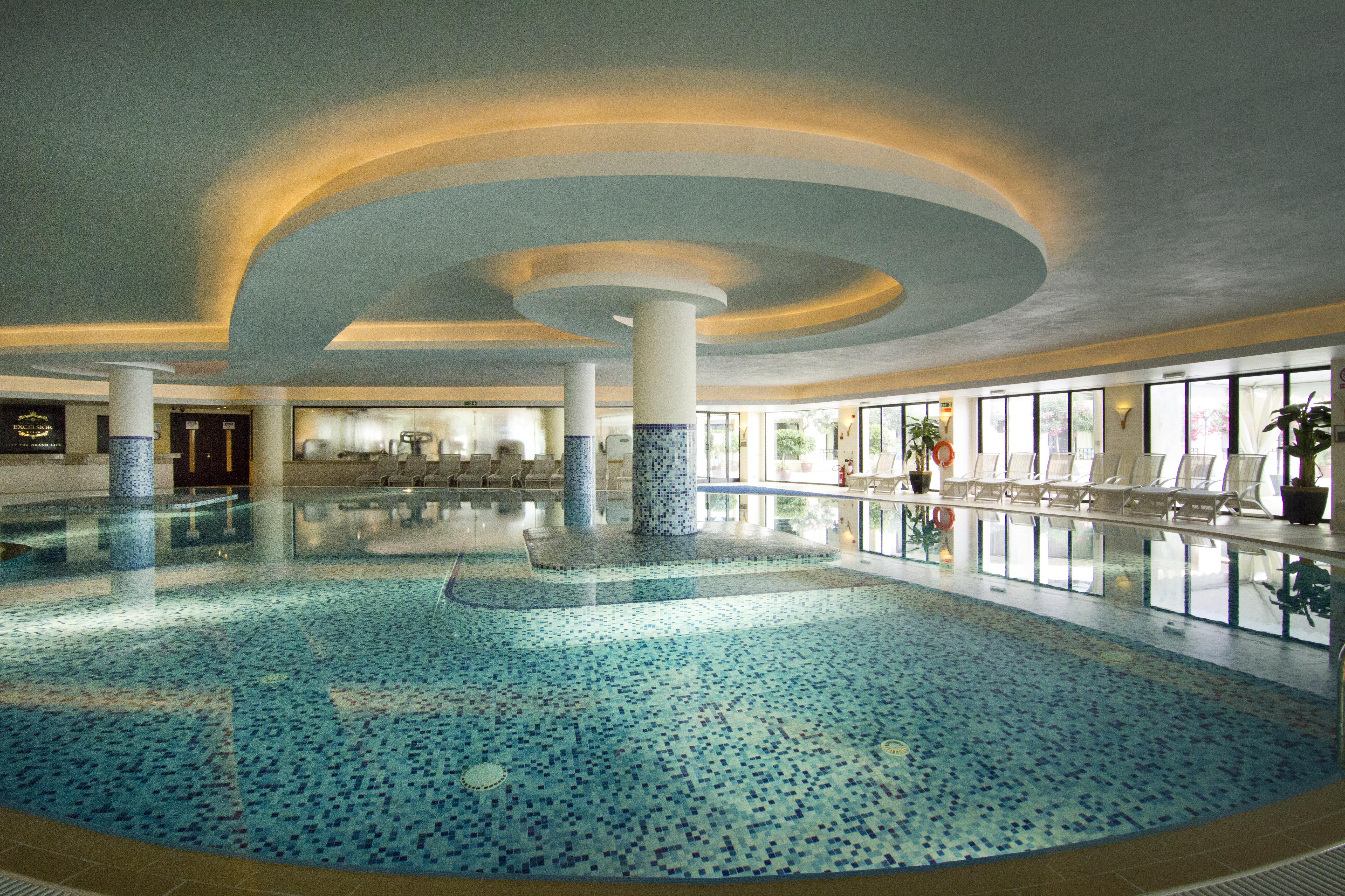 Grand Hotel Excelsior Floriana Exterior foto The pool at the Royal Garden Hotel