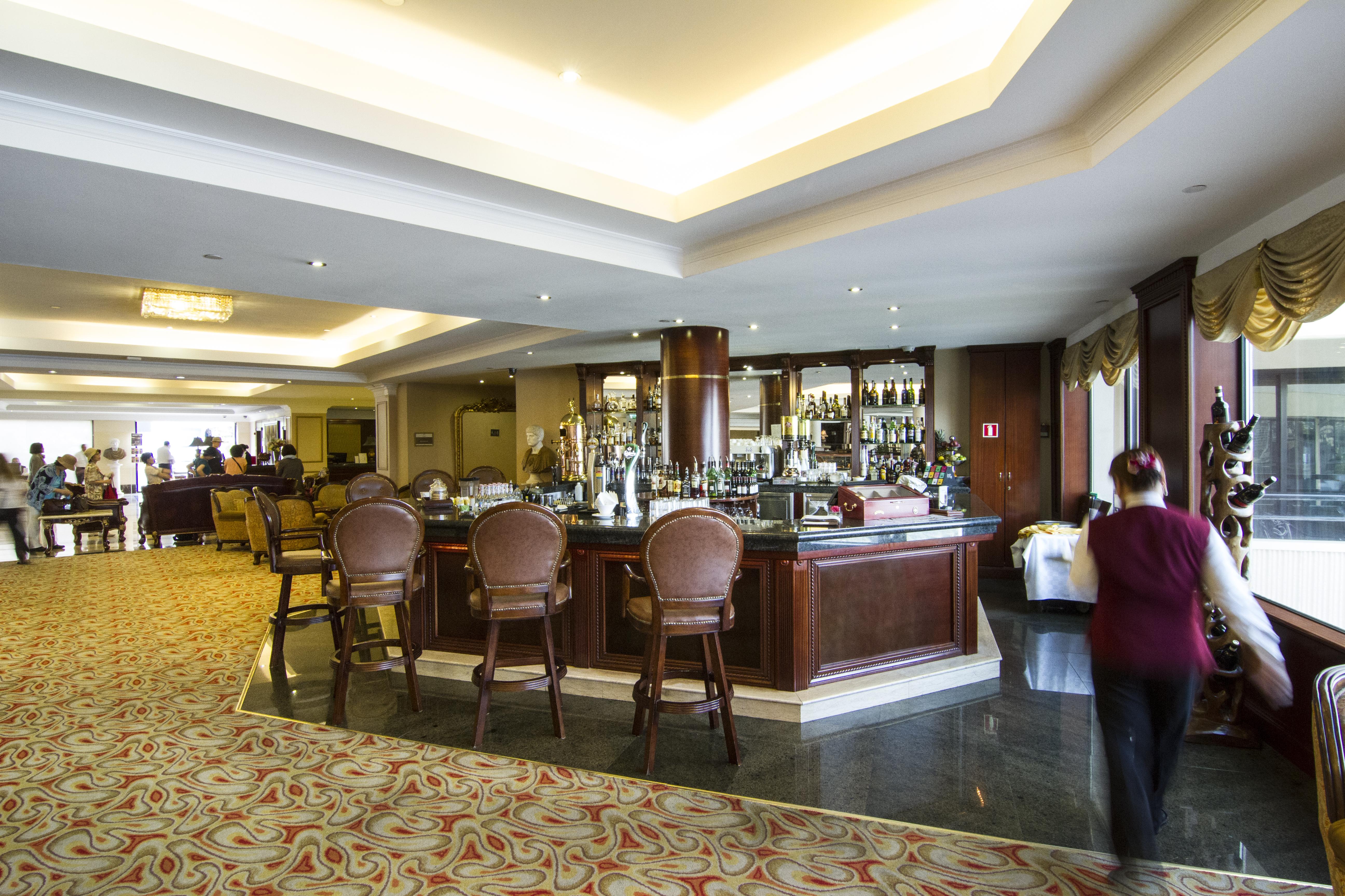 Grand Hotel Excelsior Floriana Exterior foto The bar at the hotel