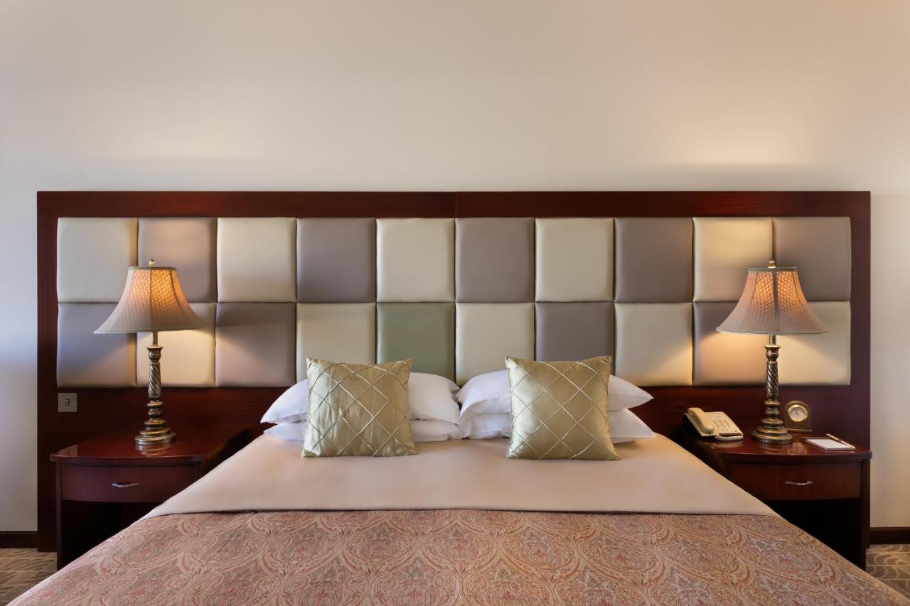 Grand Hotel Excelsior Floriana Exterior foto A bed with a headboard