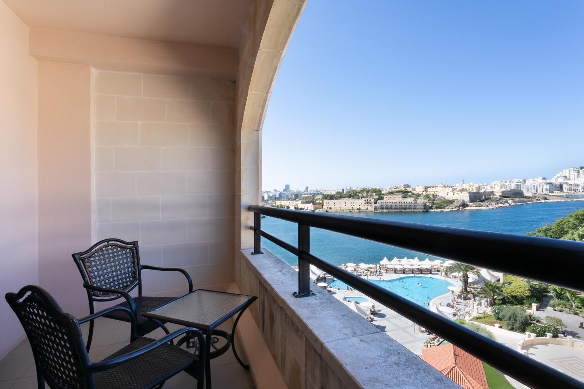 Grand Hotel Excelsior Floriana Exterior foto Balcony