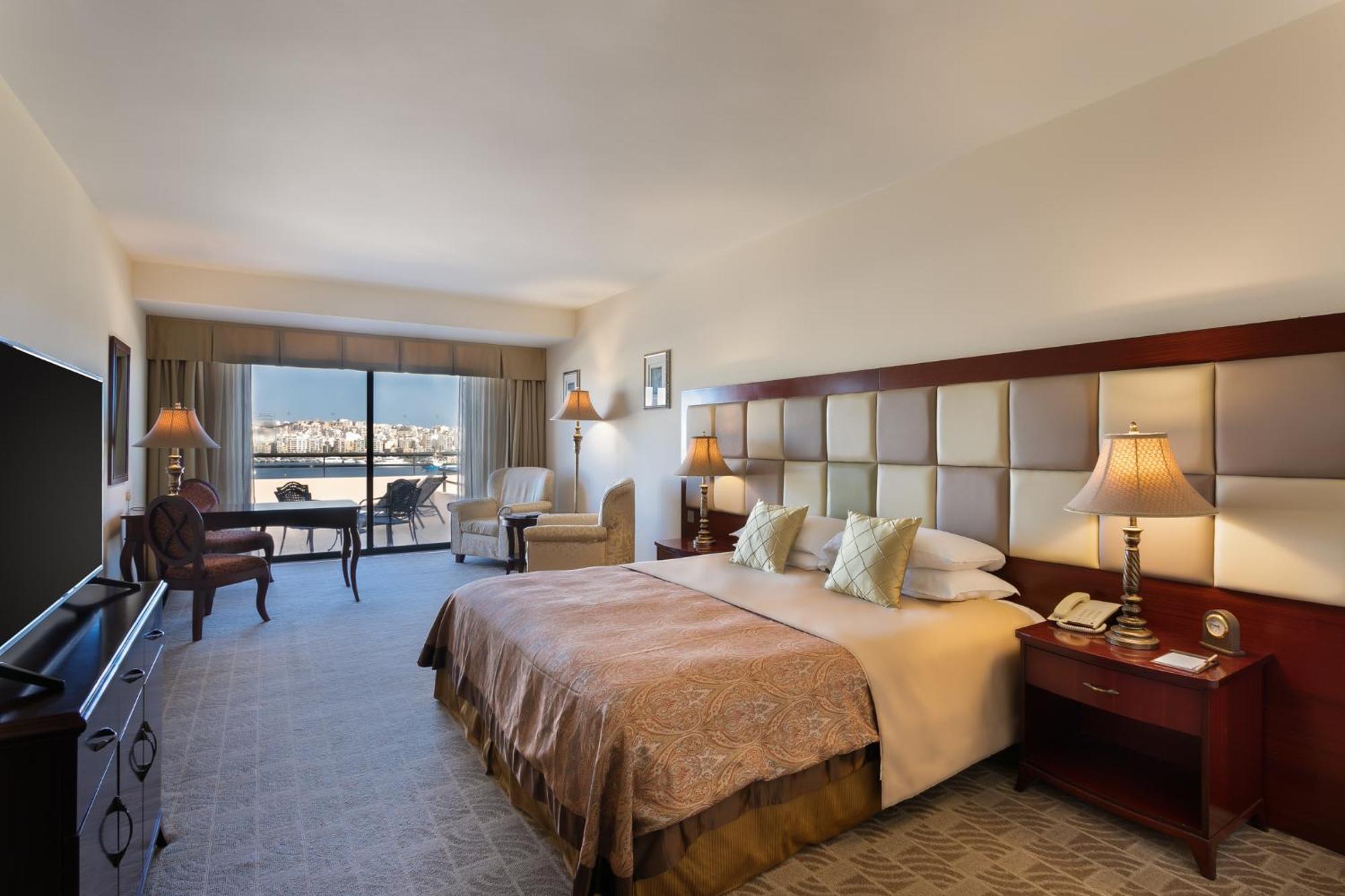 Grand Hotel Excelsior Floriana Exterior foto A room at the Four Seasons Hotel, Alexandria
